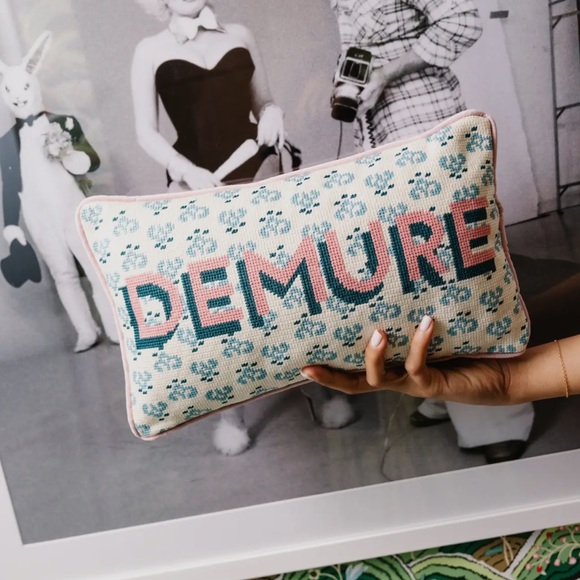 NWT/SEALED Furbish “Demure” Embroidered Needlepoint Accent Pillow - Picture 4 of 6